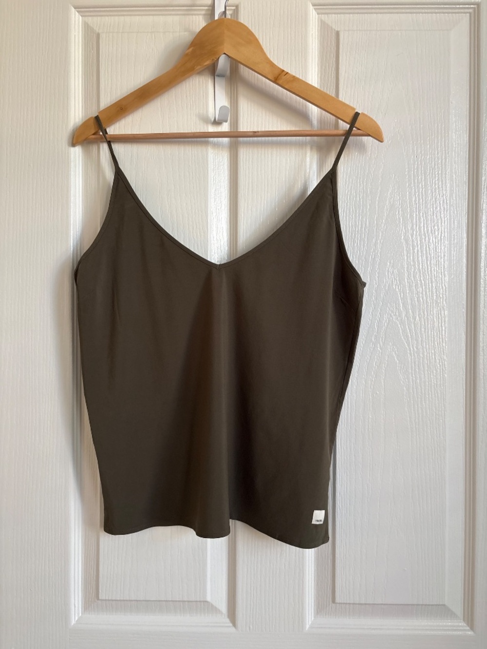 Vuori Villa Cami V-Neck Performance Stretch Tank Top Size XS NWOT - Picture 5 of 11